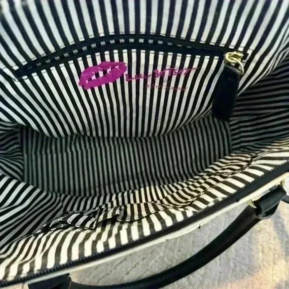 Betsey Johnson large white quilted purse - Picture 4 of 11